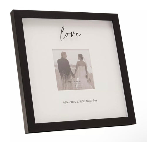 Stijlvolle zwarte fotolijst met brede rand en ‘Love’-tekst – perfect voor favoriete herinneringen of romantische foto’s