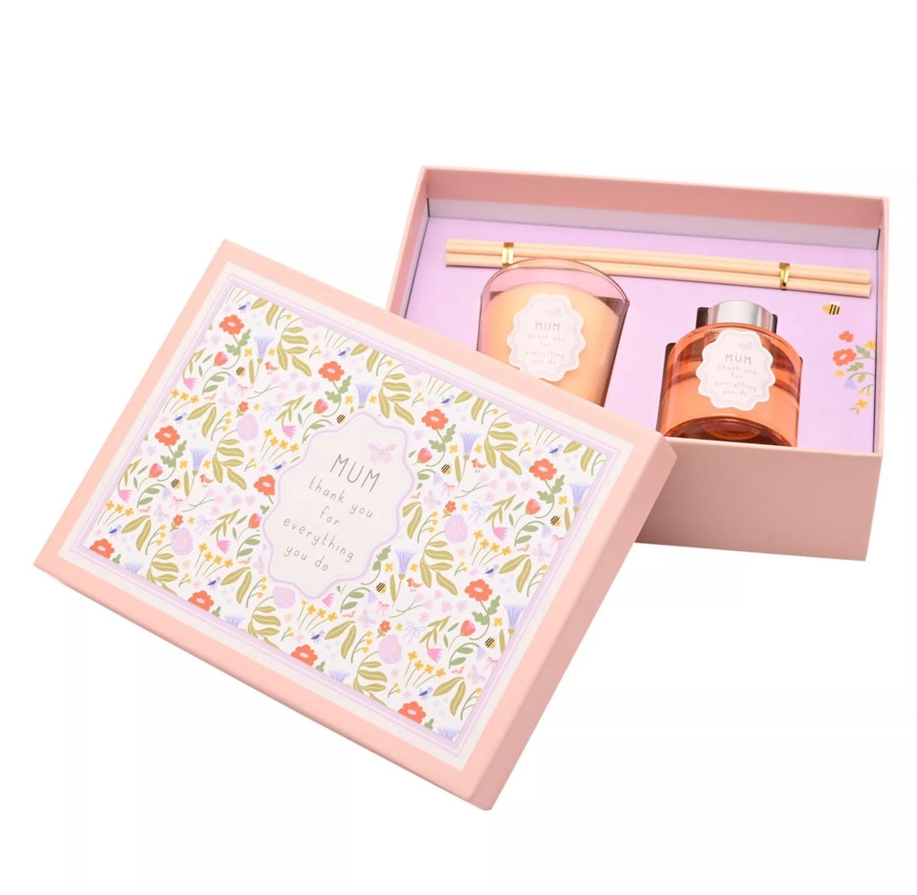 Love Life Mum Set van kaars en diffuser, deel van de Love Life-collectie, perfect als attent cadeau of voor het creëren van een gezellige en geurige sfeer