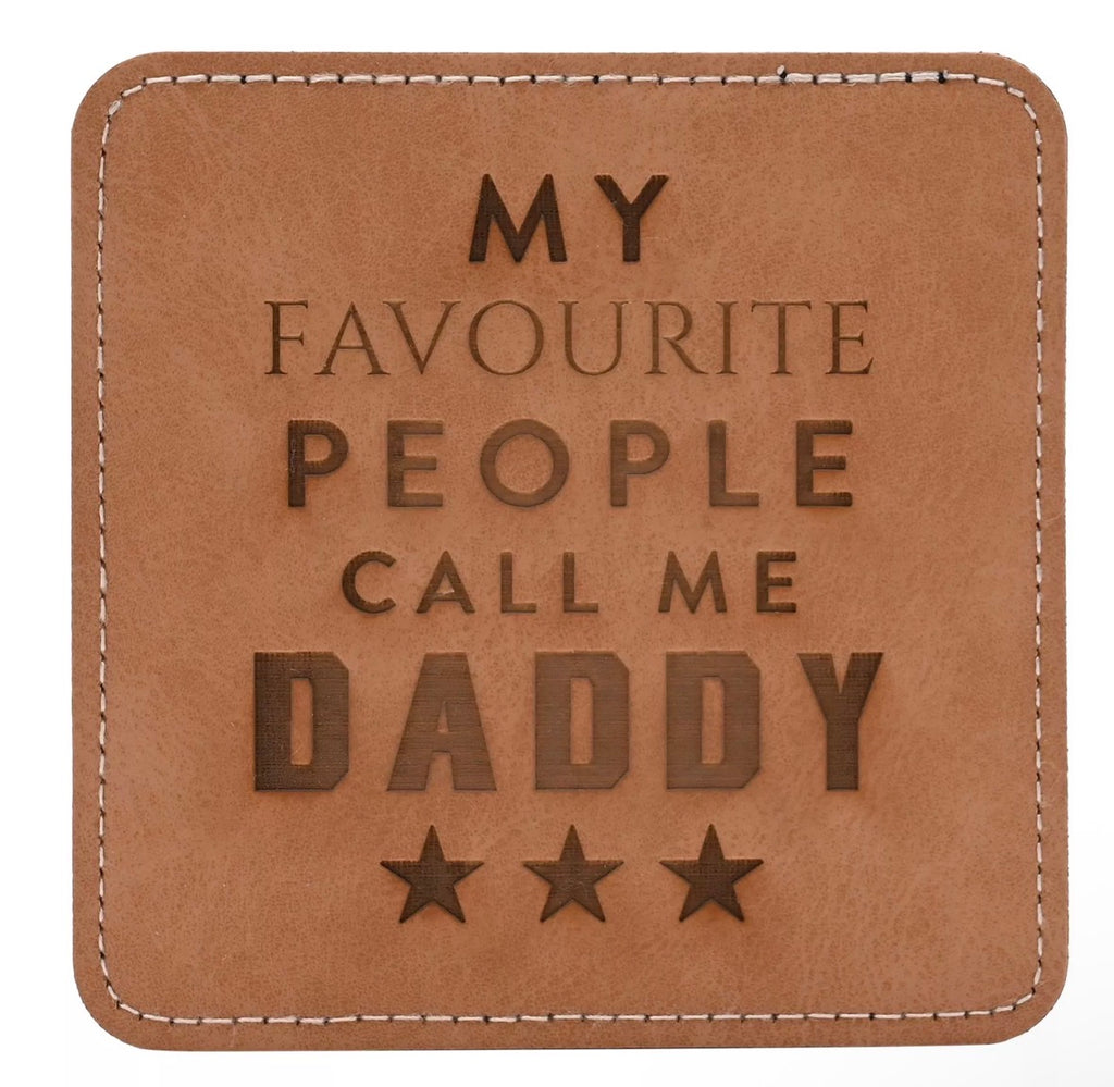 Harvey Makin tan onderzetter met gravure “My Favourite People Call Me Daddy” – perfect Vaderdag cadeau