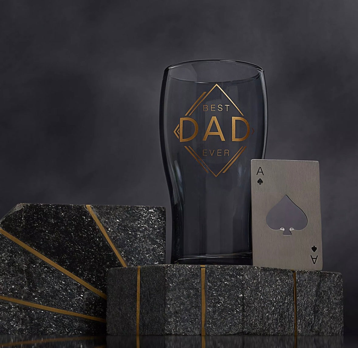 Orion ‘Dad’ bierglas met blauwe tint en gouden opdruk ‘Best Dad Ever’ – inclusief metalen flesopener, ideaal Vaderdag cadeau