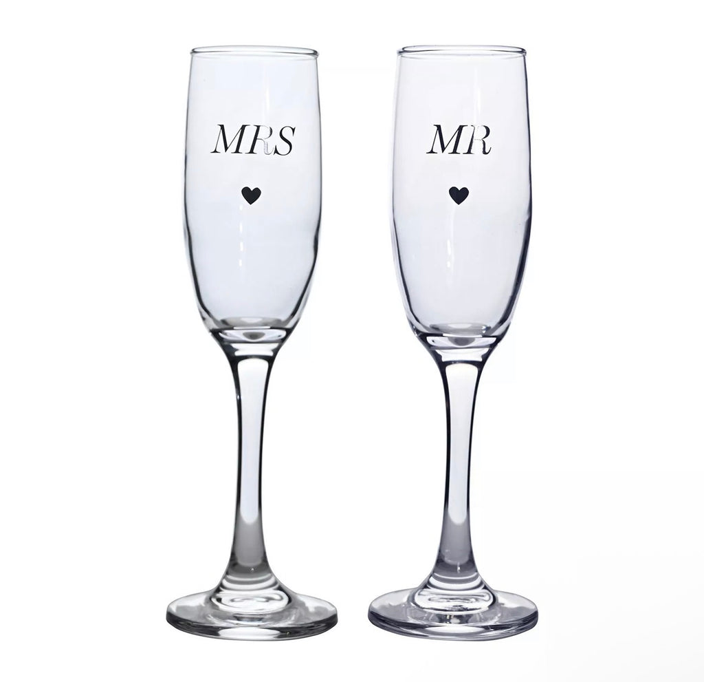 Elegant set champagneglazen voor bruidspaar met romantische ‘Mr & Mrs’ opdruk – ideaal voor huwelijk, jubileum of feestelijke toost