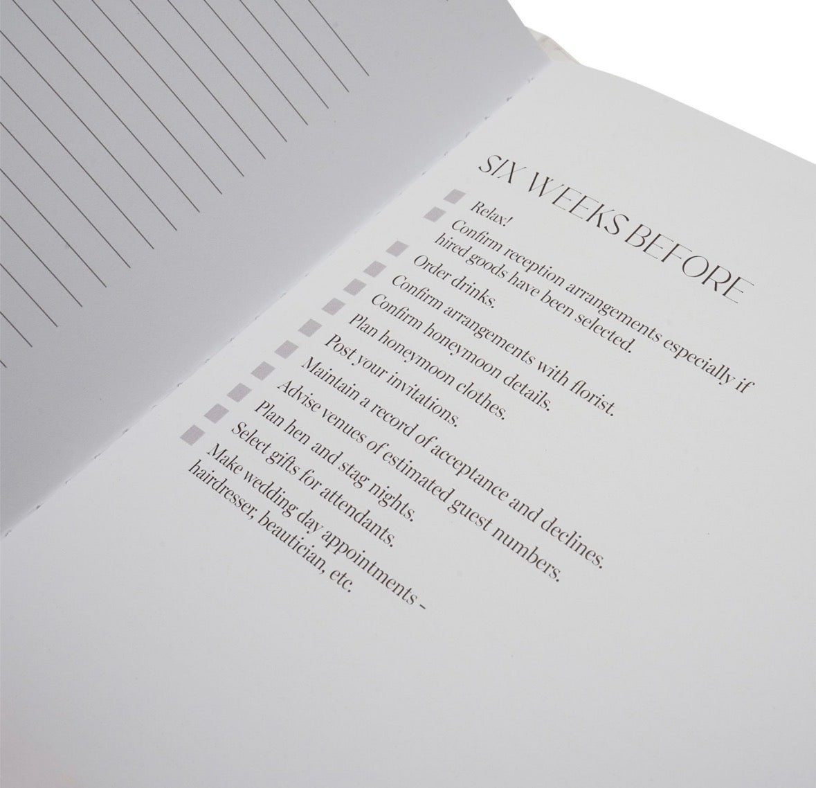 Planner voor bruiloften met tijdloos reliëfdesign – handig voor gastenlijsten, budget en ceremonies
