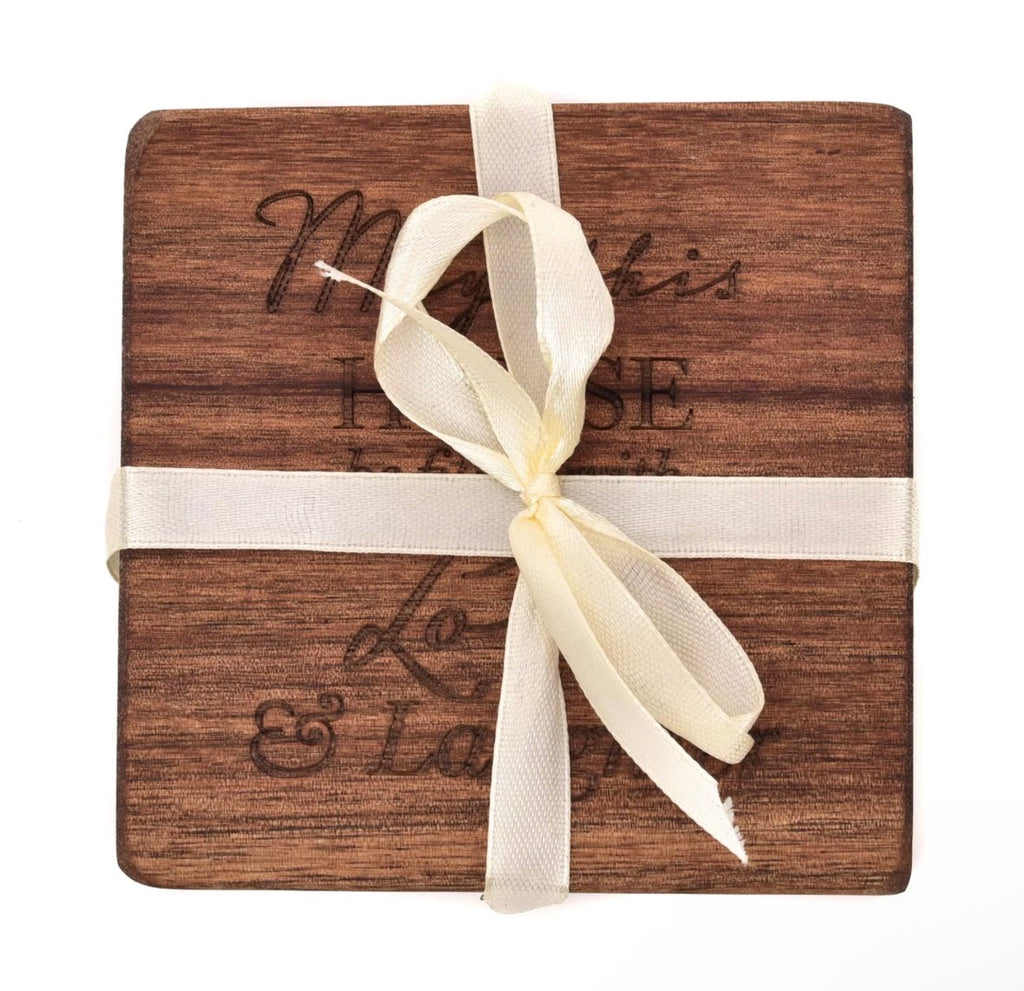 AMORE borrelset met houten kaasplank, gepersonaliseerde kaasmessen ‘Mr & Mrs’ en stijlvolle onderzetters – luxe cadeau voor stel