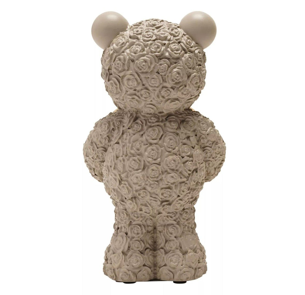 “Decoratieve teddybeer grijs met gouden hart – liefdevol cadeau uit de Love Is Sweet collectie”